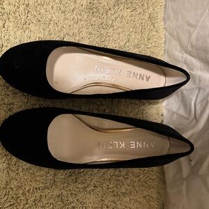 Anne Klein Black Suede Rounded Toe Heels